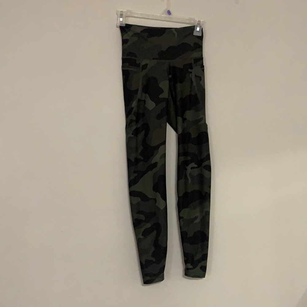 Old Navy Active Leggings. green and black Camo.